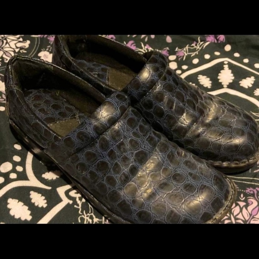 Women's size 9.5 B.O.C shoes in excellent condition